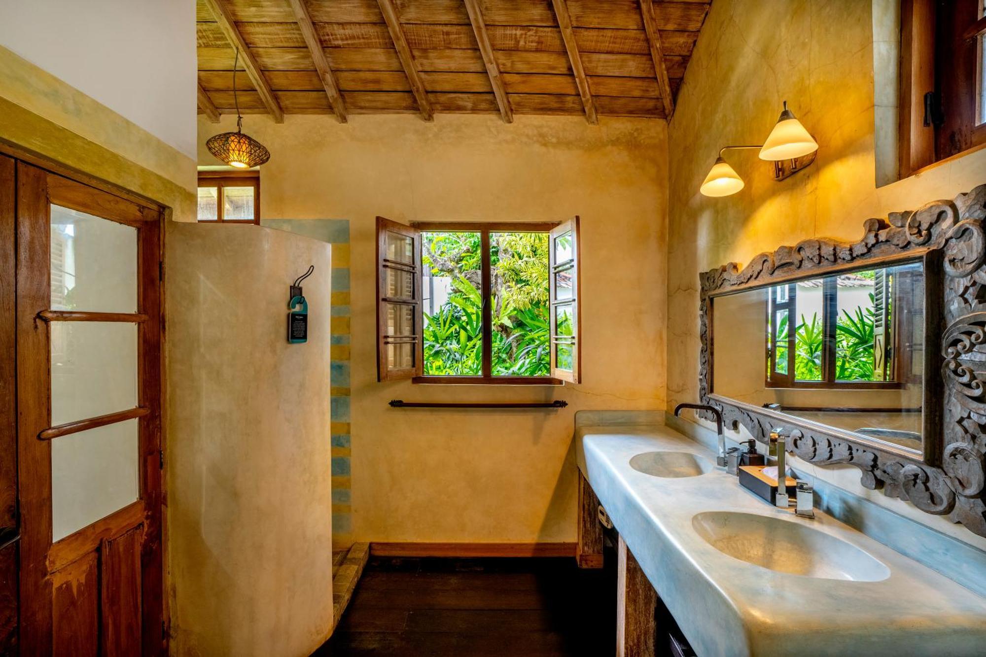Amsa - Tropical Paradise In Center Villa